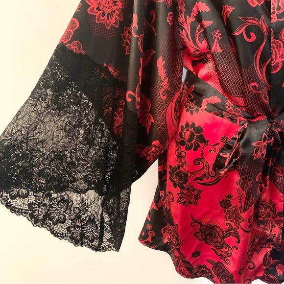 La Vie En Rose red and black silky floral print robe with lace accents - Picture 2 of 4